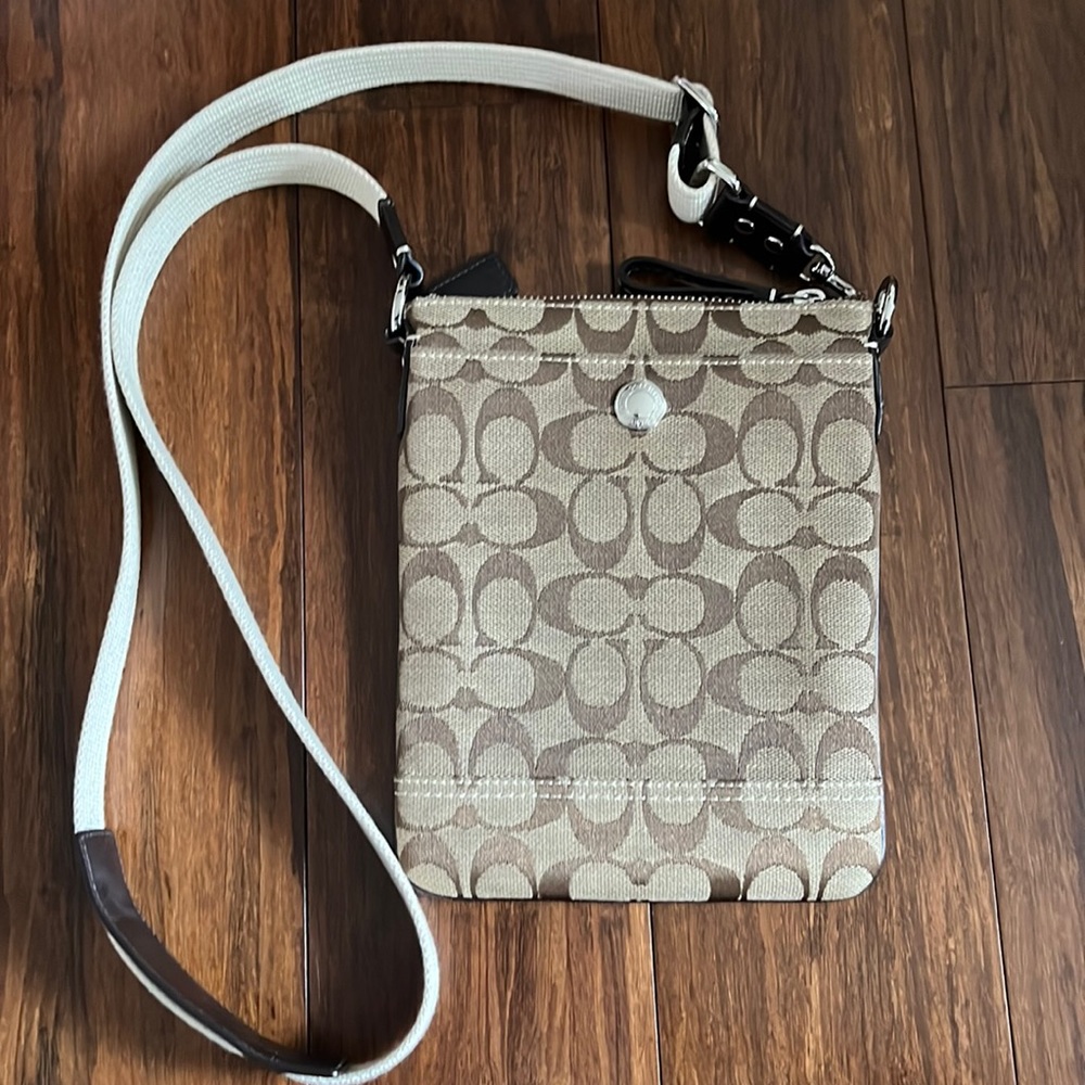 Coach cross body bag E06M-10260